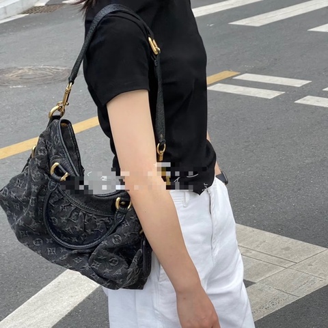 LV 黑色單寧牛仔包