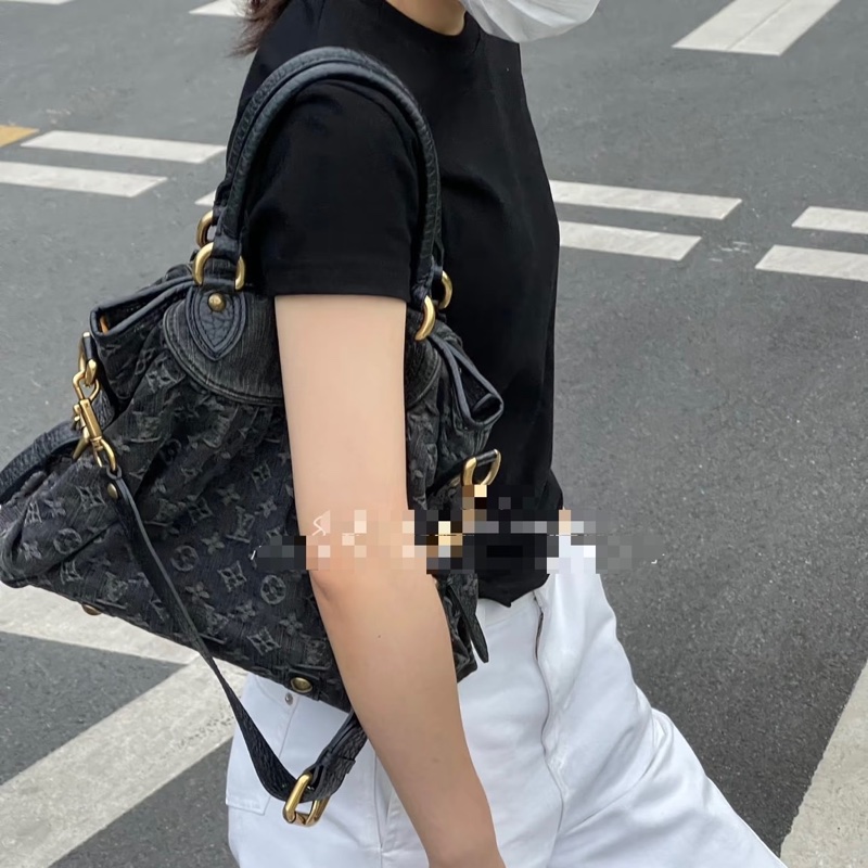 LV 黑色單寧牛仔包-1