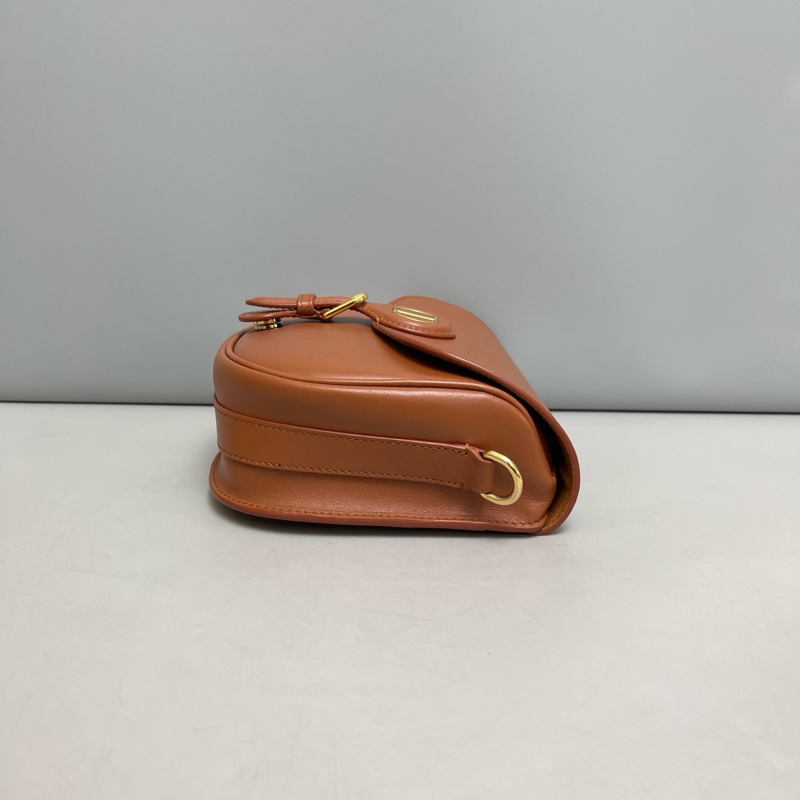 Dior迪奧Bobby中號牛皮焦糖馬鞍包，尺寸22×17 附件肩帶 塵袋 。-2