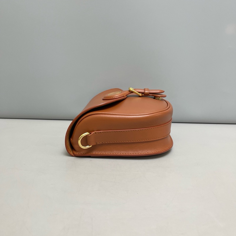 Dior迪奧Bobby中號牛皮焦糖馬鞍包，尺寸22×17 附件肩帶 塵袋 。-3