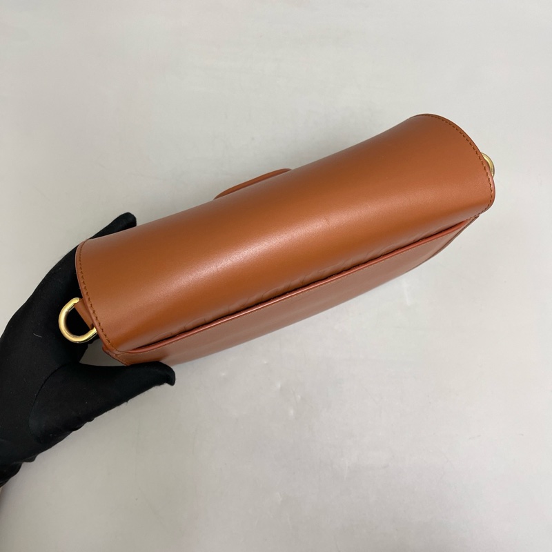 Dior迪奧Bobby中號牛皮焦糖馬鞍包，尺寸22×17 附件肩帶 塵袋 。-5
