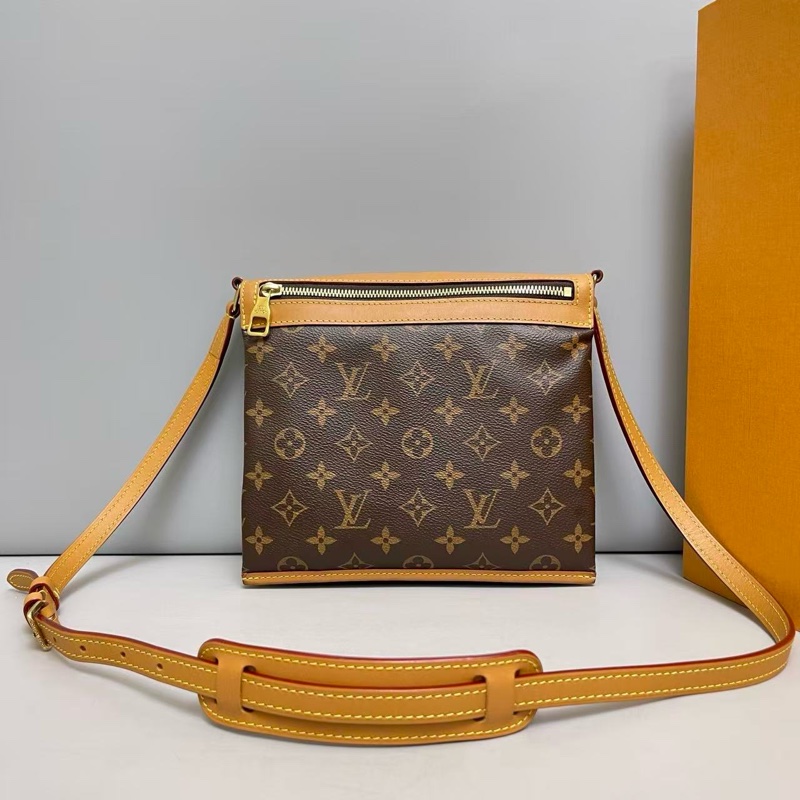 LouisVuitton路易威登Saumur系列老花小號雙子星尺寸22×20 附件盒子。-1