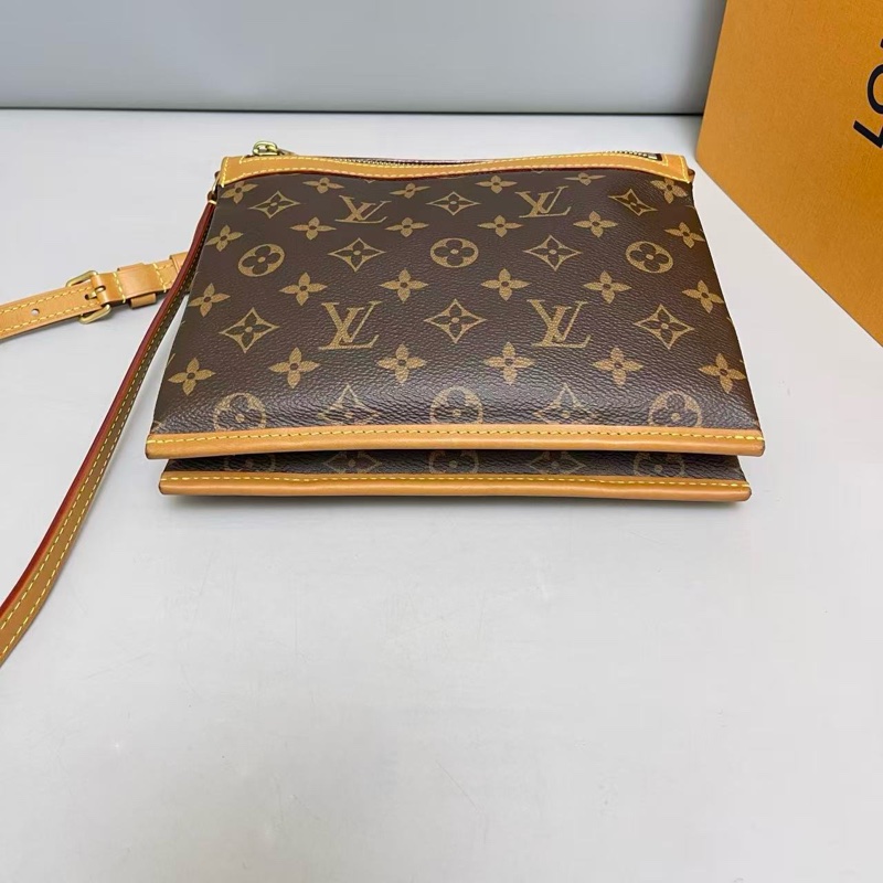 LouisVuitton路易威登Saumur系列老花小號雙子星尺寸22×20 附件盒子。-3