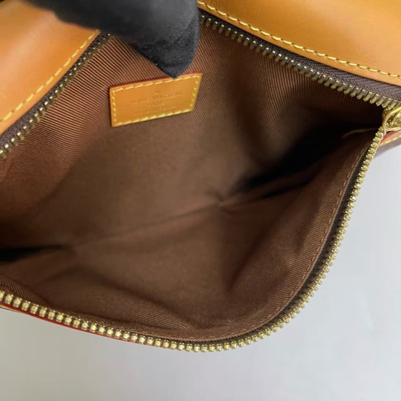 LouisVuitton路易威登Saumur系列老花小號雙子星尺寸22×20 附件盒子。-6