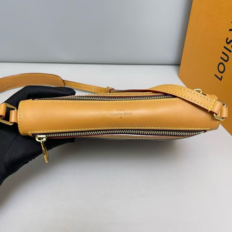 LouisVuitton路易威登Saumur系列老花小號雙子星尺寸22×20 附件盒子。-7