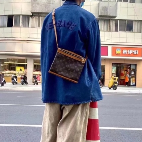 LouisVuitton路易威登Saumur系列老花小號雙子星尺寸22×20 附件：配塵袋