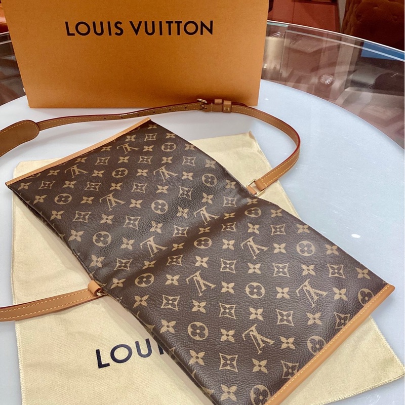 LouisVuitton路易威登Saumur系列老花小號雙子星尺寸22×20 附件：配塵袋-4