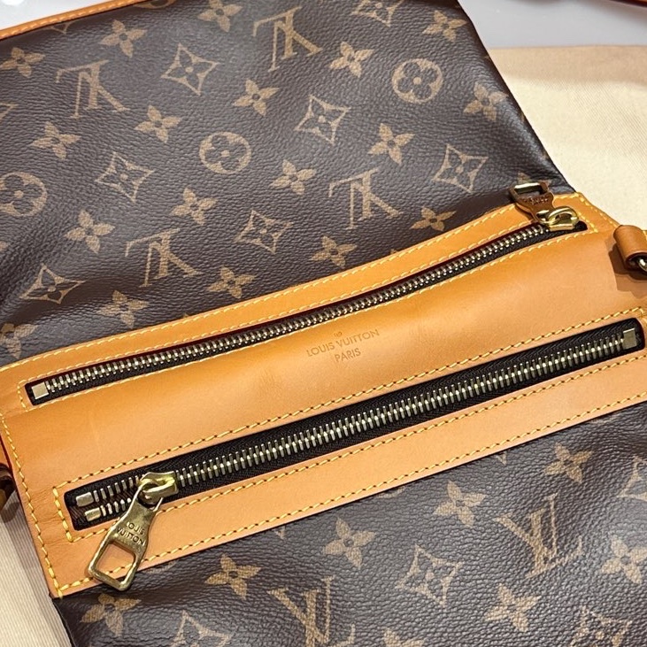 LouisVuitton路易威登Saumur系列老花小號雙子星尺寸22×20 附件：配塵袋-5