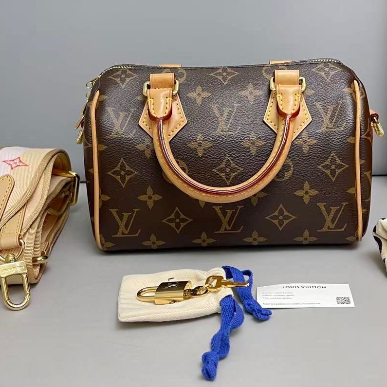 Louis Vuitton路易威登SPEEDY20 老花奶茶色肩帶枕頭包 芯片尺寸20×15 附件 肩帶 鎖頭鑰匙 塵袋 。-1