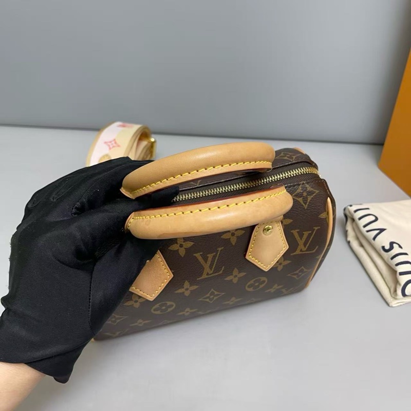 Louis Vuitton路易威登SPEEDY20 老花奶茶色肩帶枕頭包 芯片尺寸20×15 附件 肩帶 鎖頭鑰匙 塵袋 。-2