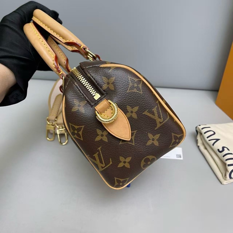 Louis Vuitton路易威登SPEEDY20 老花奶茶色肩帶枕頭包 芯片尺寸20×15 附件 肩帶 鎖頭鑰匙 塵袋 。-4