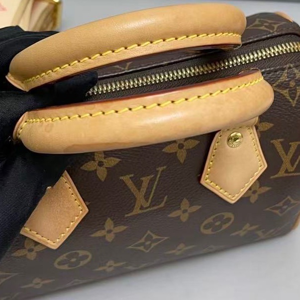 Louis Vuitton路易威登SPEEDY20 老花奶茶色肩帶枕頭包 芯片尺寸20×15 附件 肩帶 鎖頭鑰匙 塵袋 。-9