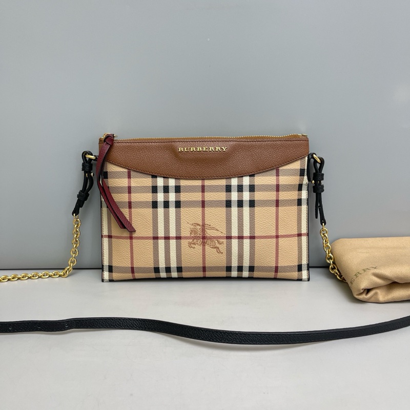 Burberry巴寶莉 格紋戰馬焦糖色信封包 尺寸25×17 附件塵袋-0