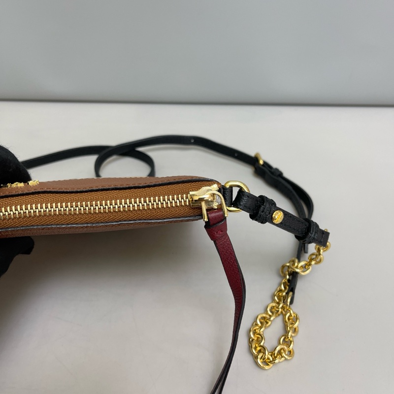 Burberry巴寶莉 格紋戰馬焦糖色信封包 尺寸25×17 附件塵袋-6