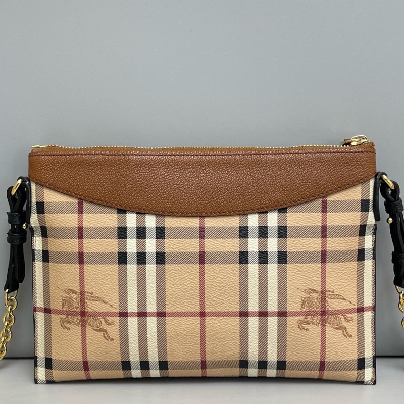 Burberry巴寶莉 格紋戰馬焦糖色信封包 尺寸25×17 附件塵袋-9