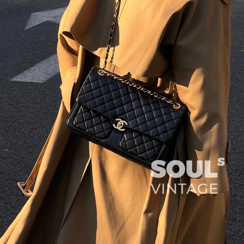 Chanel • 23k雙口袋黑金油臘羊皮機場包 大號 全新全配台灣購證✔️-1