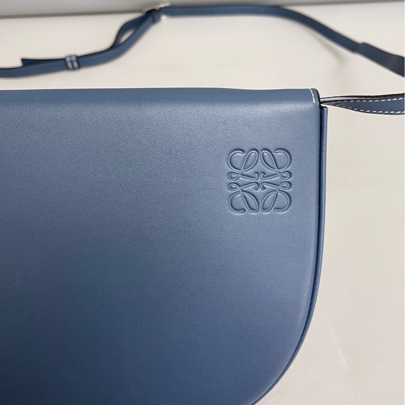 Loewe羅意威Heel霧霾藍全皮馬鞍包 尺寸18×15 附件：原肩帶。-9