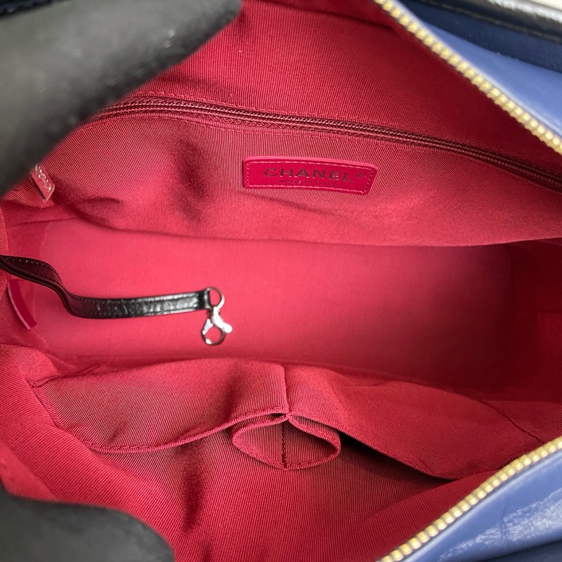 Chanel香奈兒 藍黑拼色全皮菱格中號流浪包尺寸 28×23 鐳射25 。-8