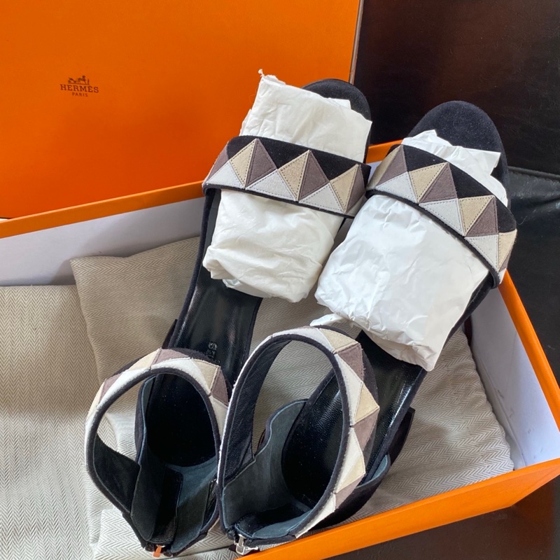 閒置新未使用hermes愛馬仕幾何拼色絨面粗跟涼鞋38碼-0