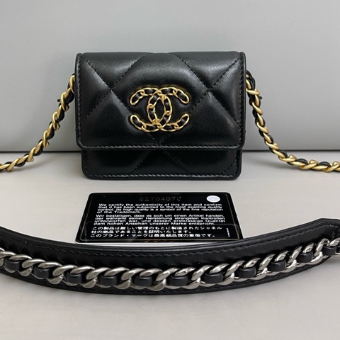 Chanel香奈兒19bag迷你黑金全皮鏈條包，尺寸10×8 鐳射31 附件卡