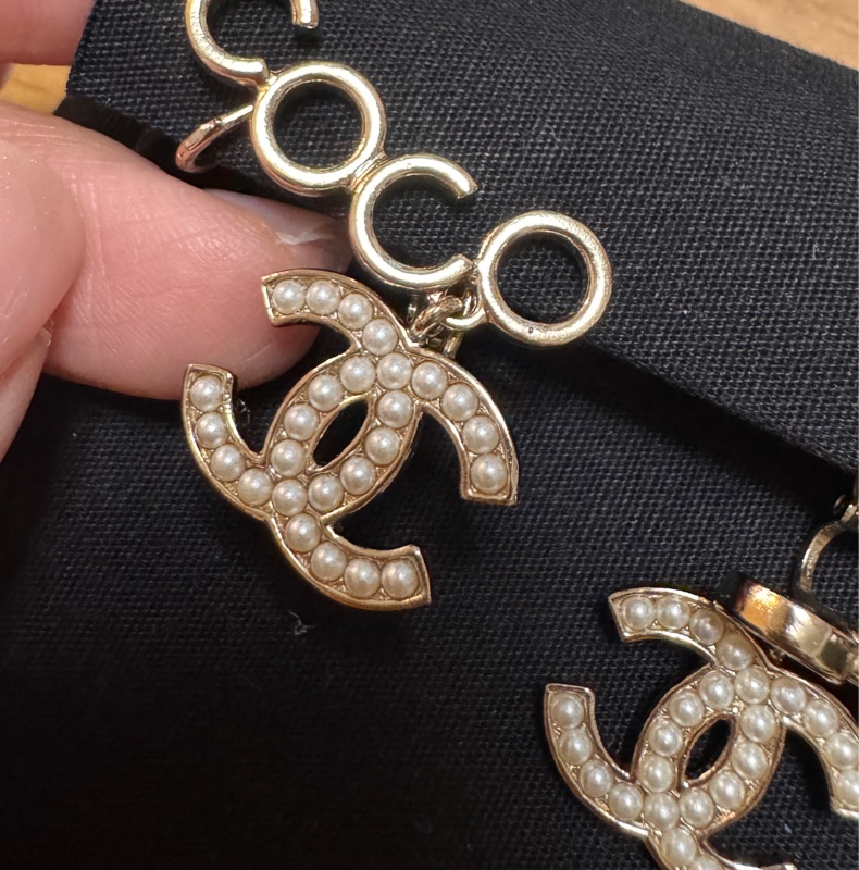 Chanel 金色 COCO 字母 垂吊 雙C 珍珠 夾式 耳環-10