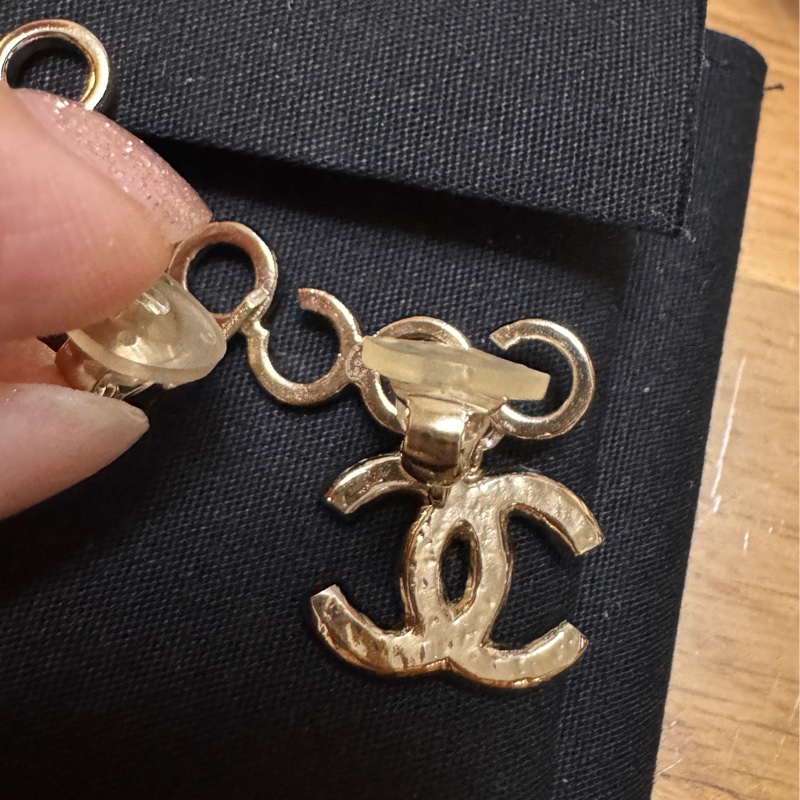 Chanel 金色 COCO 字母 垂吊 雙C 珍珠 夾式 耳環-13