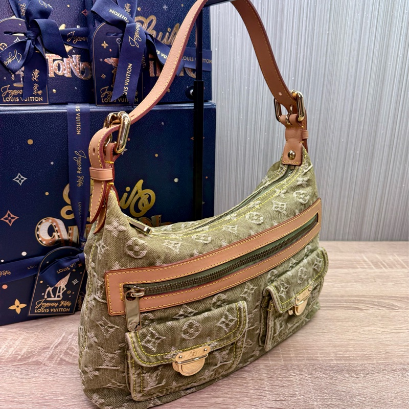 LV M95213 Baggy PM 稀有限量抹茶綠單寧牛仔曼哈頓釦肩背包-1