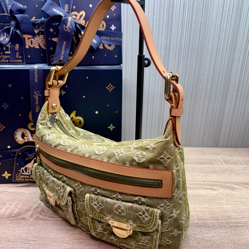 LV M95213 Baggy PM 稀有限量抹茶綠單寧牛仔曼哈頓釦肩背包-2