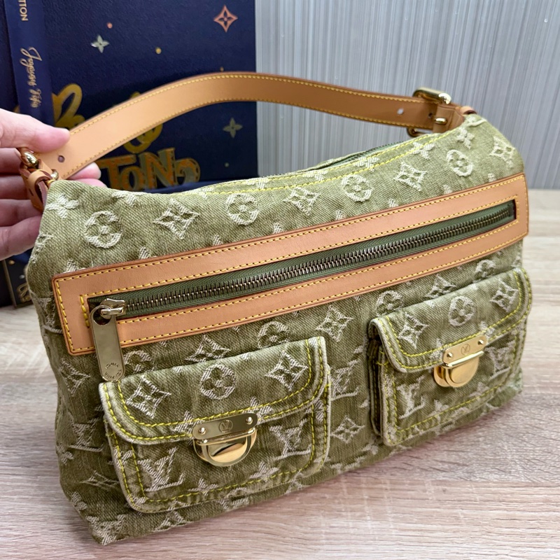 LV M95213 Baggy PM 稀有限量抹茶綠單寧牛仔曼哈頓釦肩背包-10