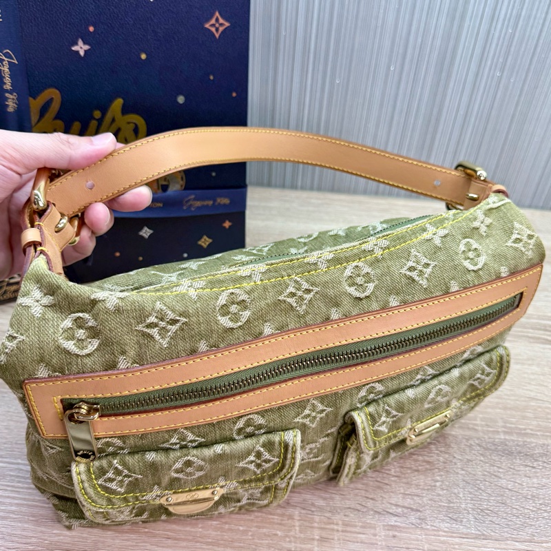 LV M95213 Baggy PM 稀有限量抹茶綠單寧牛仔曼哈頓釦肩背包-11