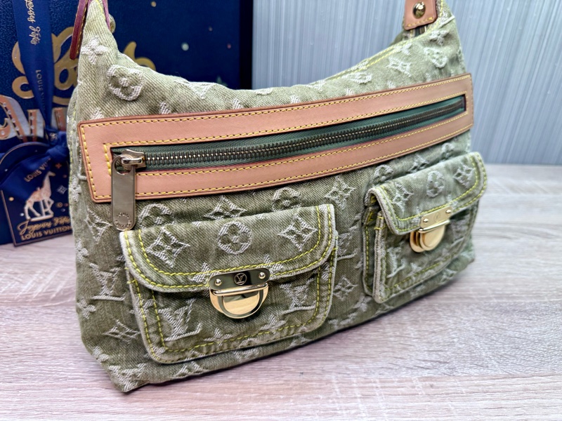 LV M95213 Baggy PM 稀有限量抹茶綠單寧牛仔曼哈頓釦肩背包-12