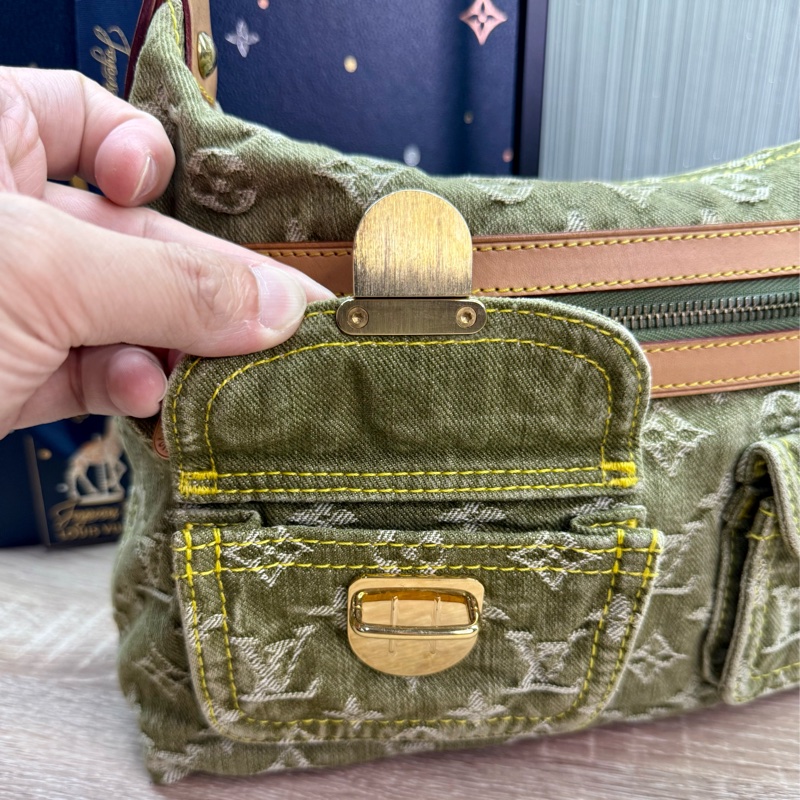 LV M95213 Baggy PM 稀有限量抹茶綠單寧牛仔曼哈頓釦肩背包-14
