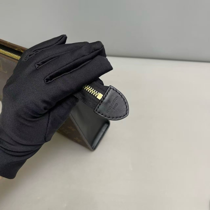 LV路易威登 老花26黑皮盥洗袋/洗漱包 芯片， 尺寸26×20。-6