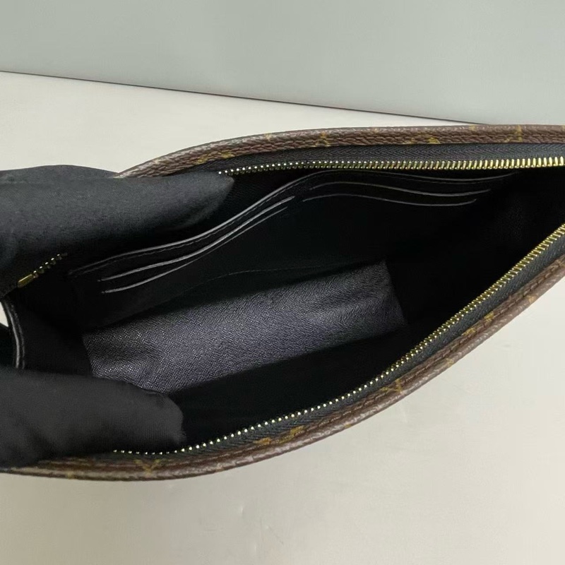 LV路易威登 老花26黑皮盥洗袋/洗漱包 芯片， 尺寸26×20。-8