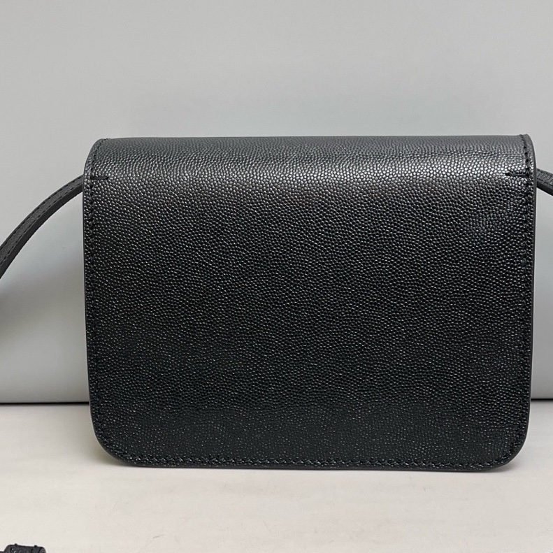 Burberry巴寶莉TB系列小號黑金魚子醬皮豆腐包 尺寸17×13。-1