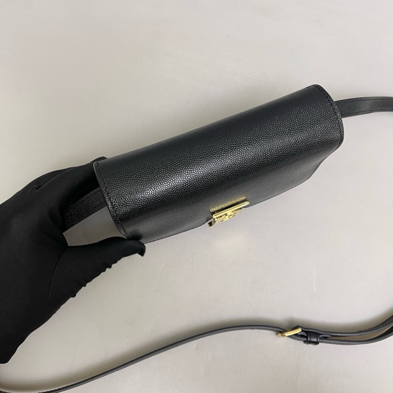 Burberry巴寶莉TB系列小號黑金魚子醬皮豆腐包 尺寸17×13。-5