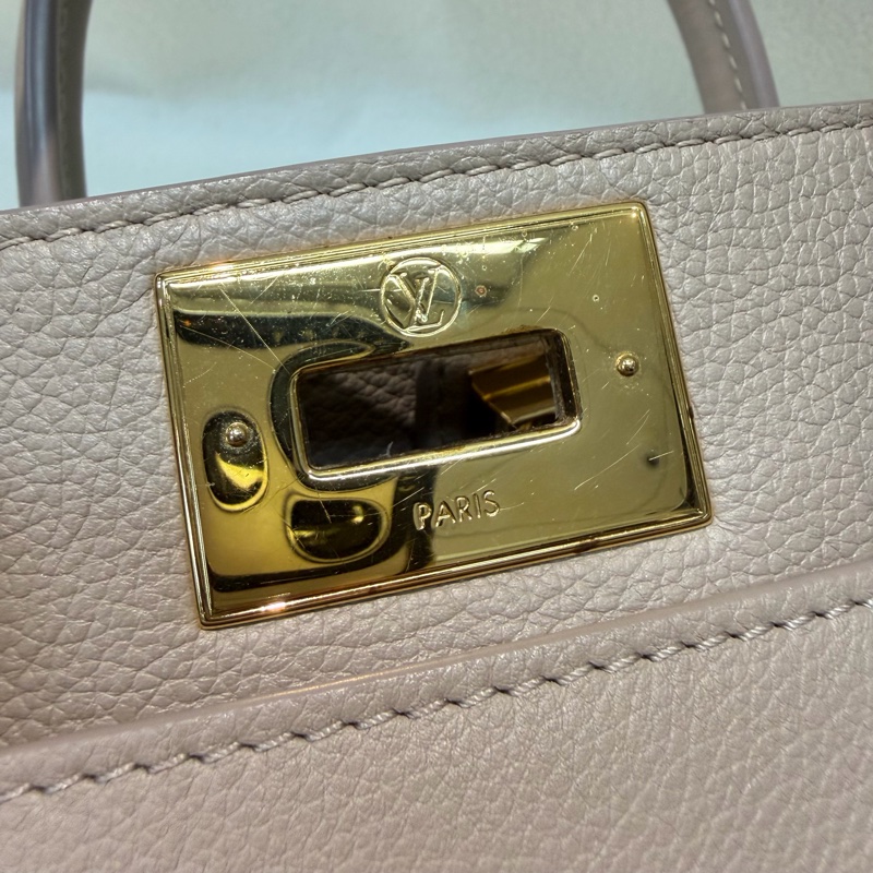 LV 灰色月光精靈 On my side 手拎肩背包 XC395-22