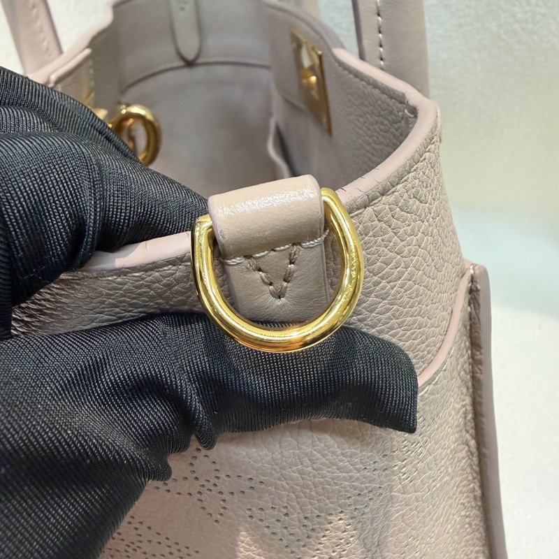 LV 灰色月光精靈 On my side 手拎肩背包 XC395-27