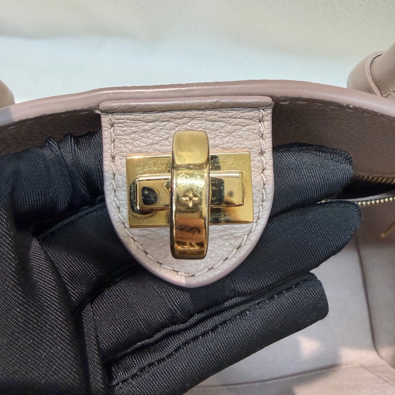 LV 灰色月光精靈 On my side 手拎肩背包 XC395-28
