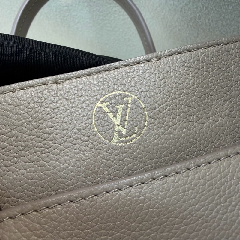 LV 灰色月光精靈 On my side 手拎肩背包 XC395-32