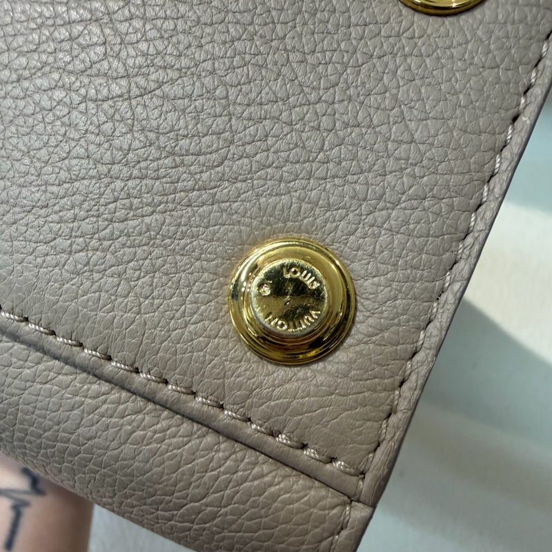 LV 灰色月光精靈 On my side 手拎肩背包 XC395-37