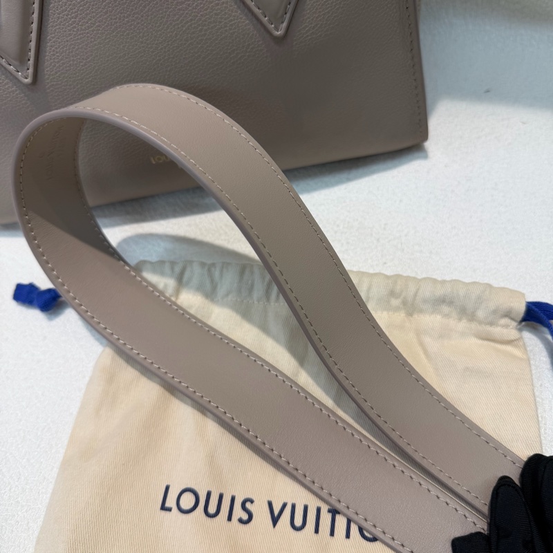 LV 灰色月光精靈 On my side 手拎肩背包 XC395-43