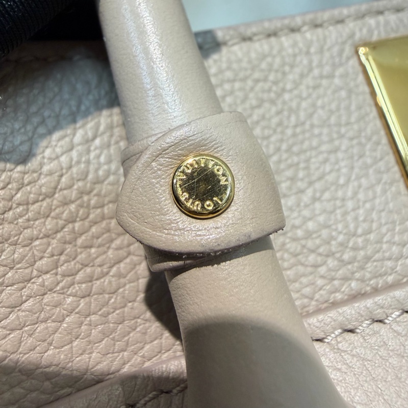 LV 灰色月光精靈 On my side 手拎肩背包 XC395-51