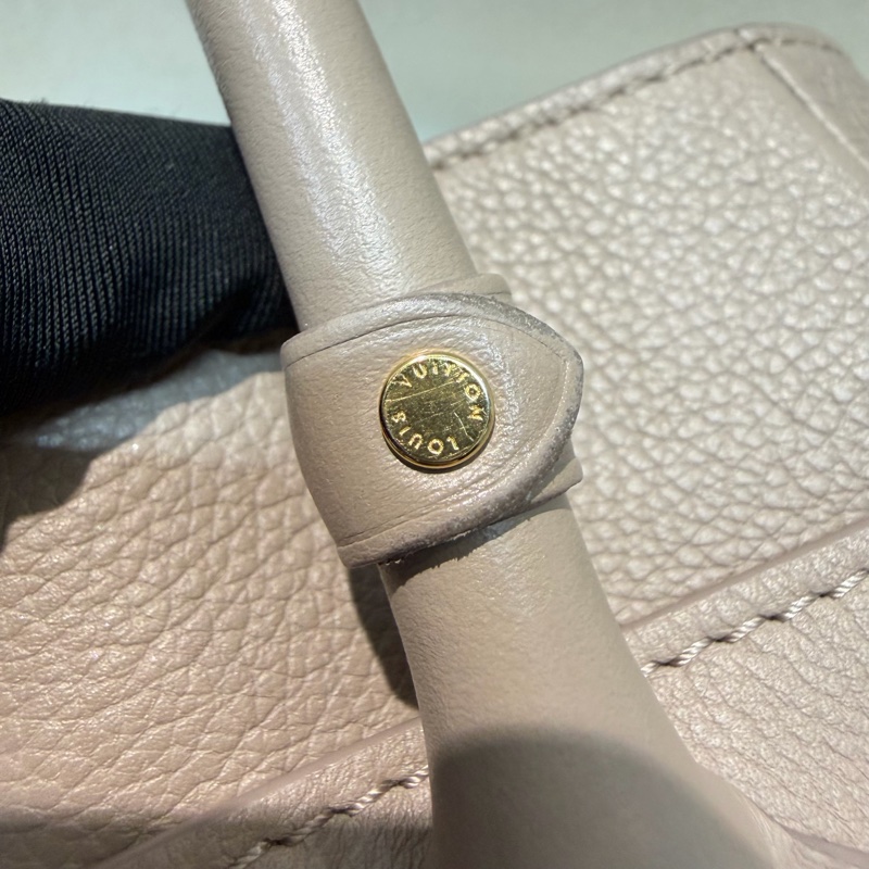 LV 灰色月光精靈 On my side 手拎肩背包 XC395-52
