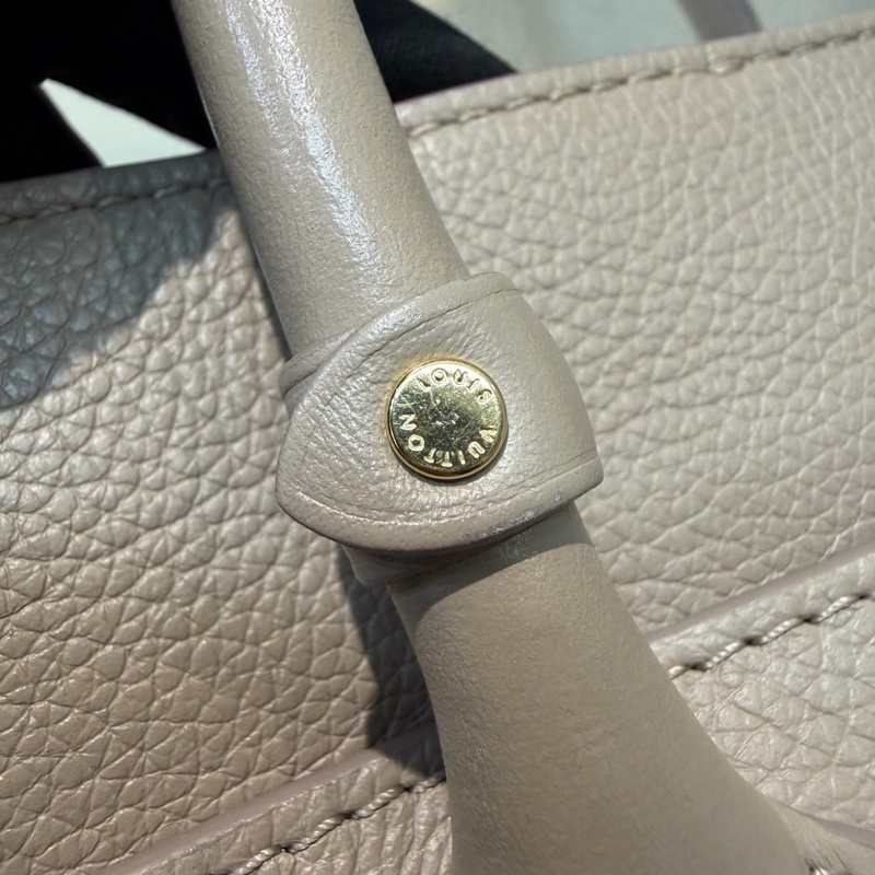 LV 灰色月光精靈 On my side 手拎肩背包 XC395-56