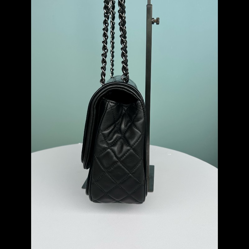 Chanel香奈兒黑色漆皮拼羊皮CF-1