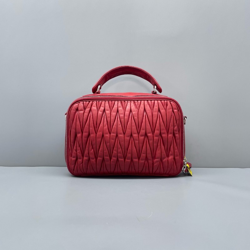 miumiu繆繆皺褶相機單肩包紅色-1