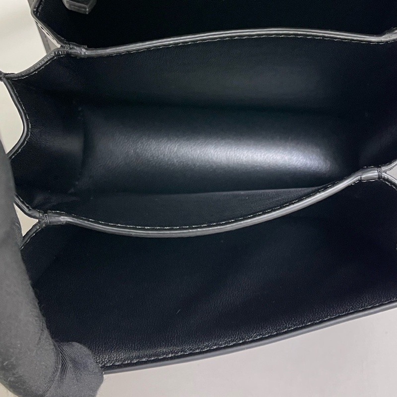 Celine賽琳 Classic Box小號黑金全皮豆腐包尺寸17×14 附件塵袋-8
