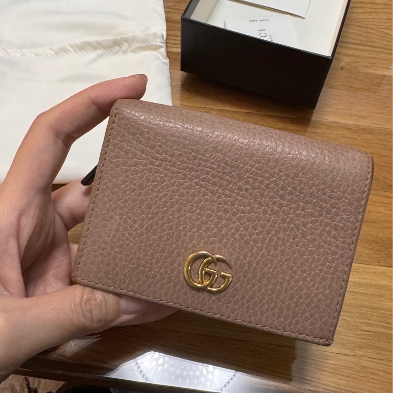 GUCCI 經典GG Marmont系列 三折式皮夾短夾 淺棕色/裸色-2