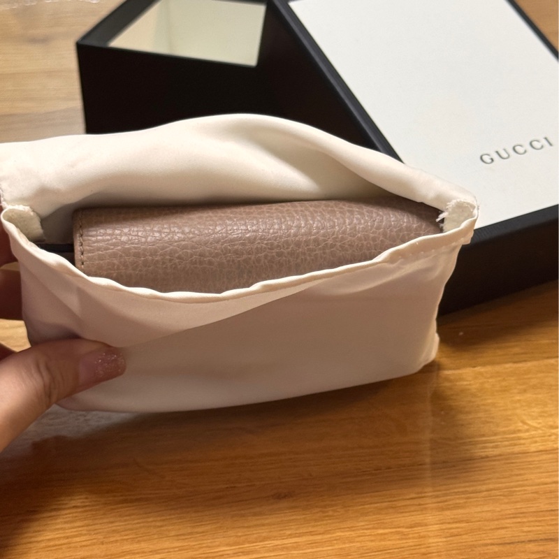 GUCCI 經典GG Marmont系列 三折式皮夾短夾 淺棕色/裸色-3
